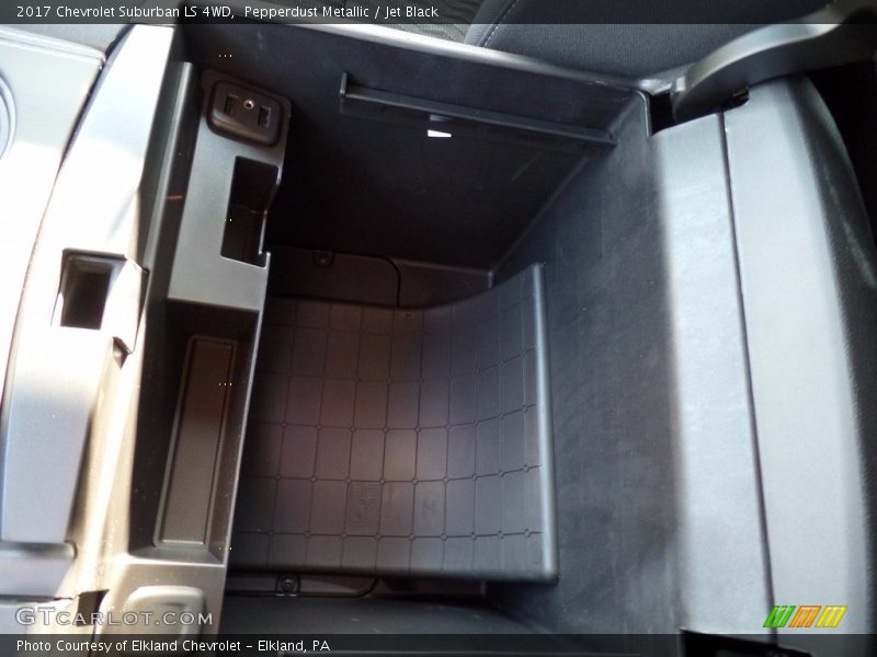 Pepperdust Metallic / Jet Black 2017 Chevrolet Suburban LS 4WD
