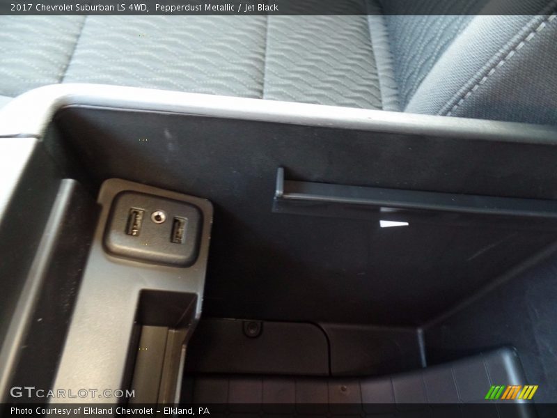 Pepperdust Metallic / Jet Black 2017 Chevrolet Suburban LS 4WD