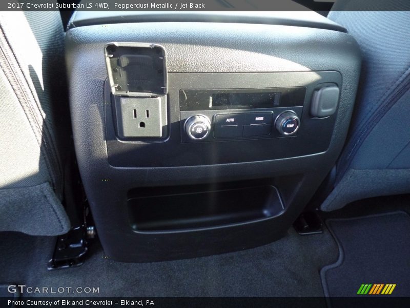 Pepperdust Metallic / Jet Black 2017 Chevrolet Suburban LS 4WD