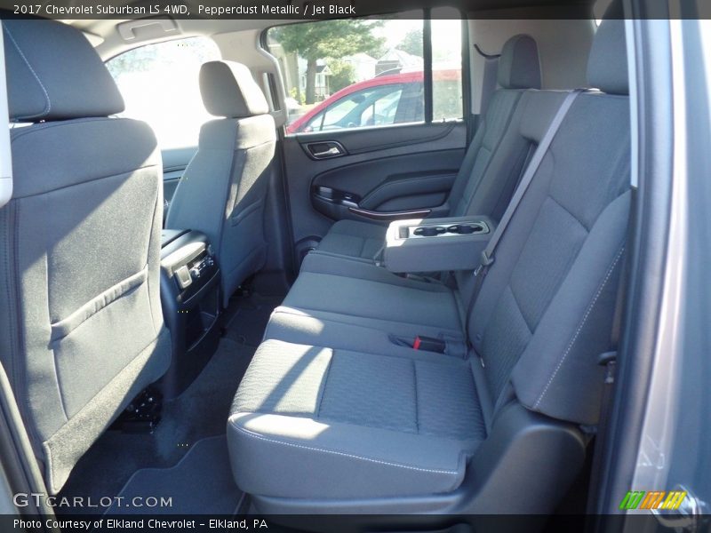 Pepperdust Metallic / Jet Black 2017 Chevrolet Suburban LS 4WD