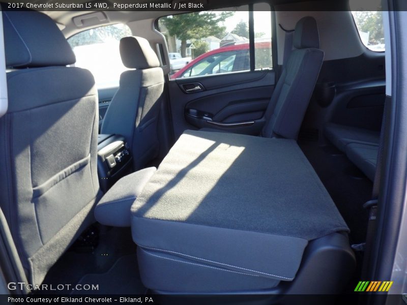 Pepperdust Metallic / Jet Black 2017 Chevrolet Suburban LS 4WD