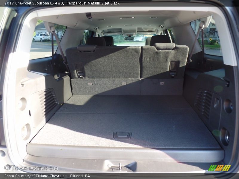 Pepperdust Metallic / Jet Black 2017 Chevrolet Suburban LS 4WD