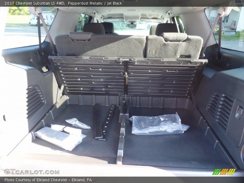 Pepperdust Metallic / Jet Black 2017 Chevrolet Suburban LS 4WD