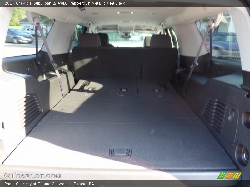 Pepperdust Metallic / Jet Black 2017 Chevrolet Suburban LS 4WD