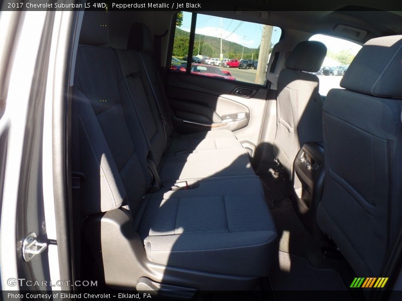 Pepperdust Metallic / Jet Black 2017 Chevrolet Suburban LS 4WD