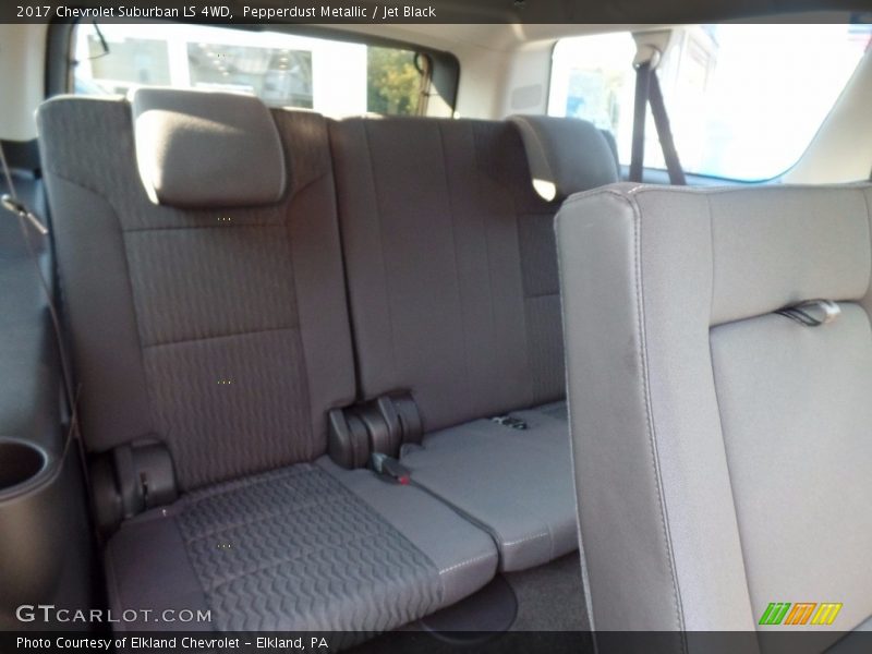Pepperdust Metallic / Jet Black 2017 Chevrolet Suburban LS 4WD