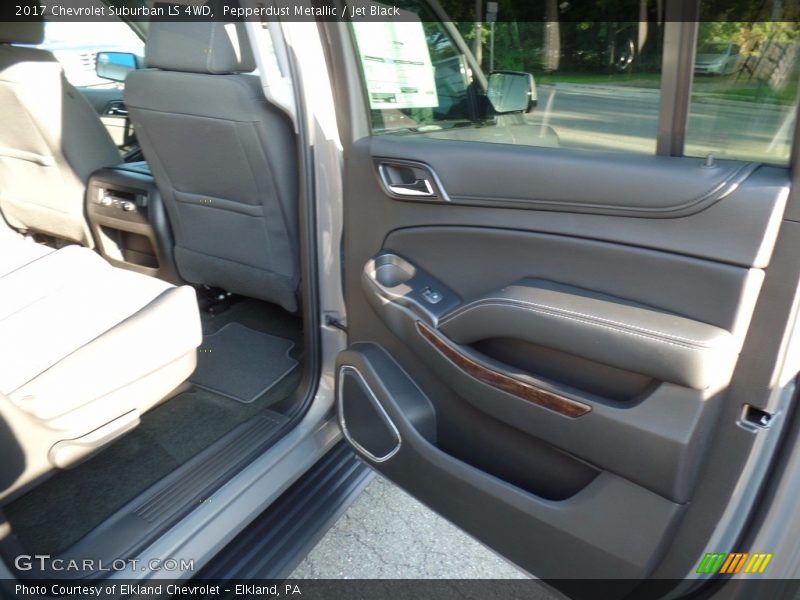 Pepperdust Metallic / Jet Black 2017 Chevrolet Suburban LS 4WD