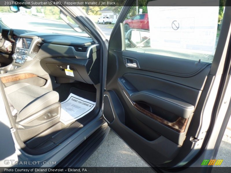 Pepperdust Metallic / Jet Black 2017 Chevrolet Suburban LS 4WD