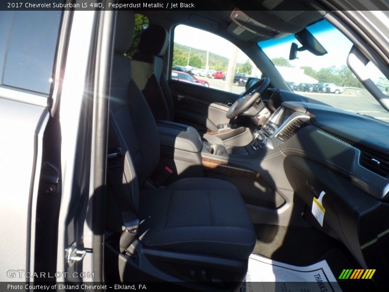 Pepperdust Metallic / Jet Black 2017 Chevrolet Suburban LS 4WD