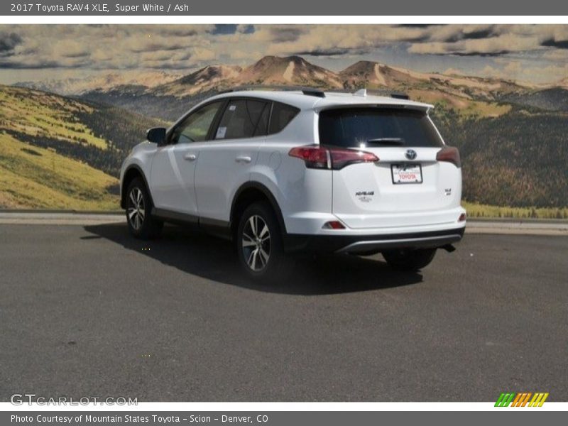 Super White / Ash 2017 Toyota RAV4 XLE