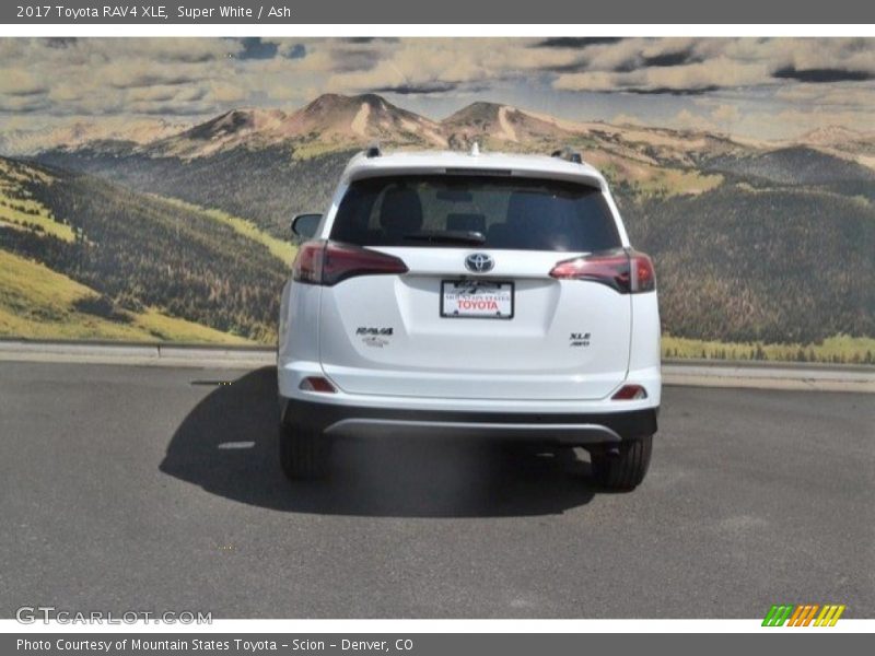 Super White / Ash 2017 Toyota RAV4 XLE