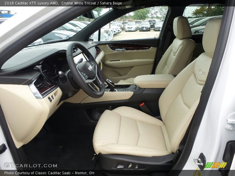 Crystal White Tricoat / Sahara Beige 2018 Cadillac XT5 Luxury AWD