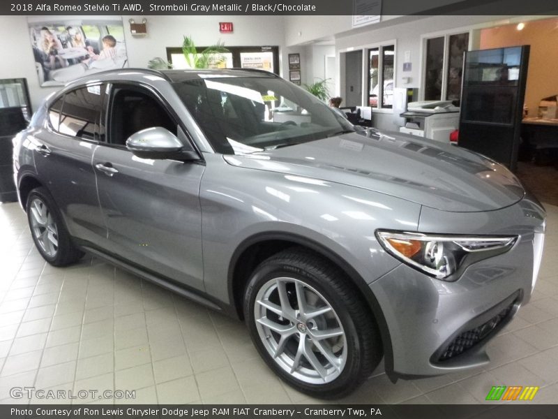 Front 3/4 View of 2018 Stelvio Ti AWD