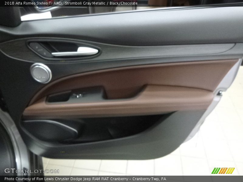 Stromboli Gray Metallic / Black/Chocolate 2018 Alfa Romeo Stelvio Ti AWD