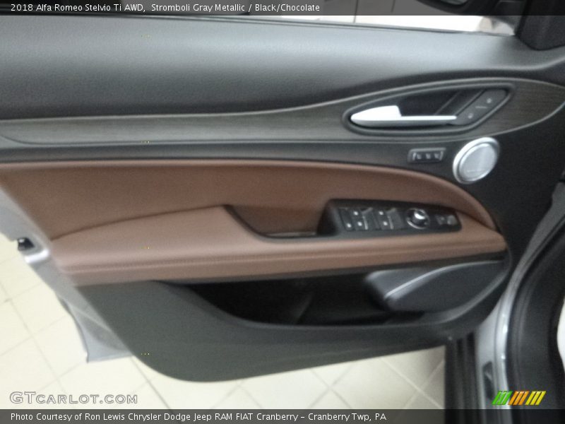 Stromboli Gray Metallic / Black/Chocolate 2018 Alfa Romeo Stelvio Ti AWD