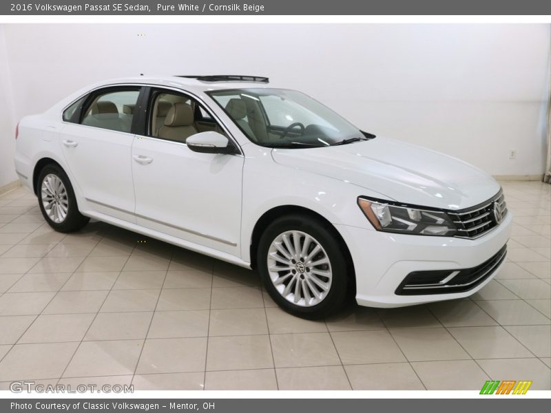 Front 3/4 View of 2016 Passat SE Sedan