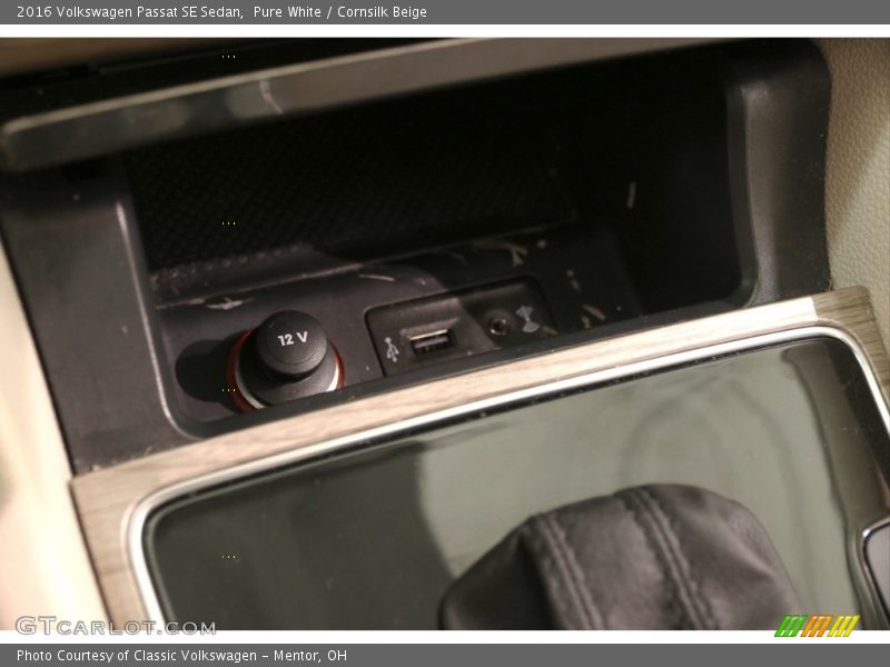 Pure White / Cornsilk Beige 2016 Volkswagen Passat SE Sedan
