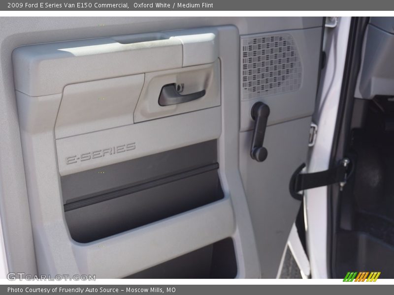 Oxford White / Medium Flint 2009 Ford E Series Van E150 Commercial