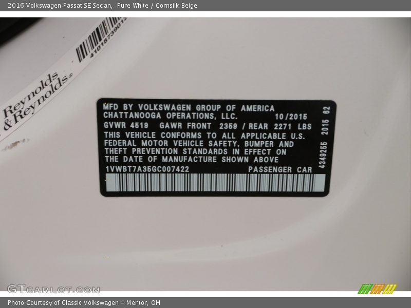 Pure White / Cornsilk Beige 2016 Volkswagen Passat SE Sedan