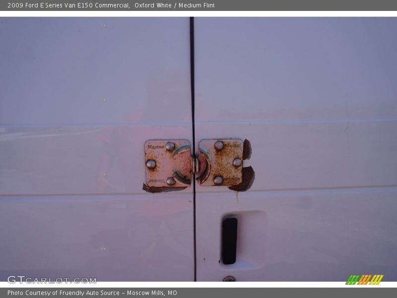 Oxford White / Medium Flint 2009 Ford E Series Van E150 Commercial
