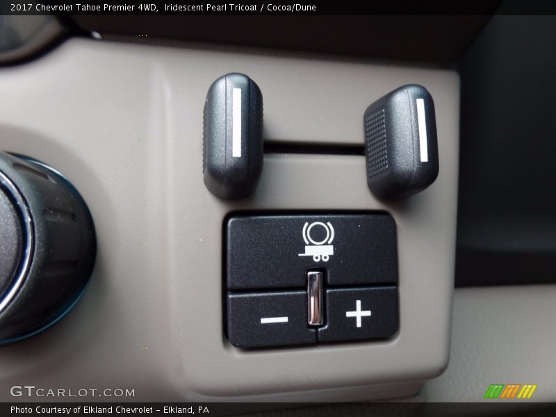 Iridescent Pearl Tricoat / Cocoa/Dune 2017 Chevrolet Tahoe Premier 4WD