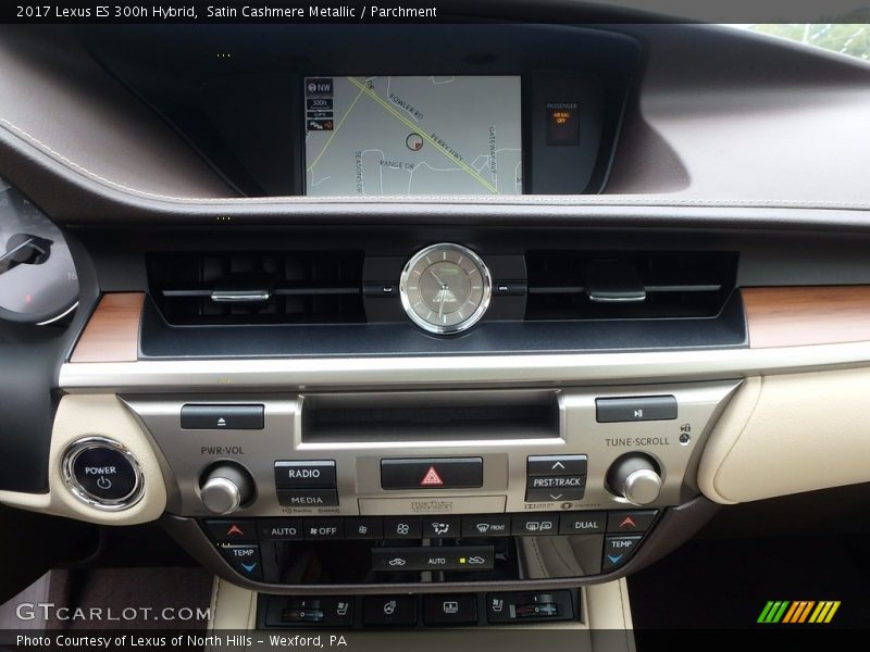 Satin Cashmere Metallic / Parchment 2017 Lexus ES 300h Hybrid