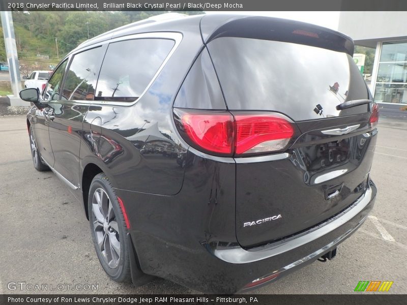 Brilliant Black Crystal Pearl / Black/Deep Mocha 2018 Chrysler Pacifica Limited
