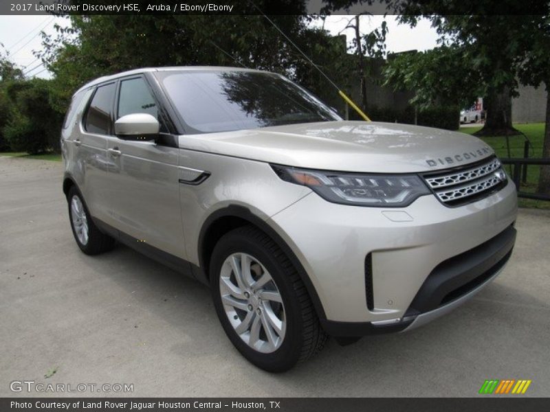 Front 3/4 View of 2017 Discovery HSE