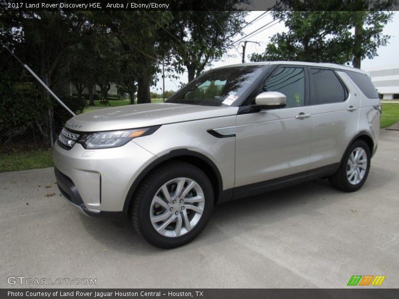 Front 3/4 View of 2017 Discovery HSE