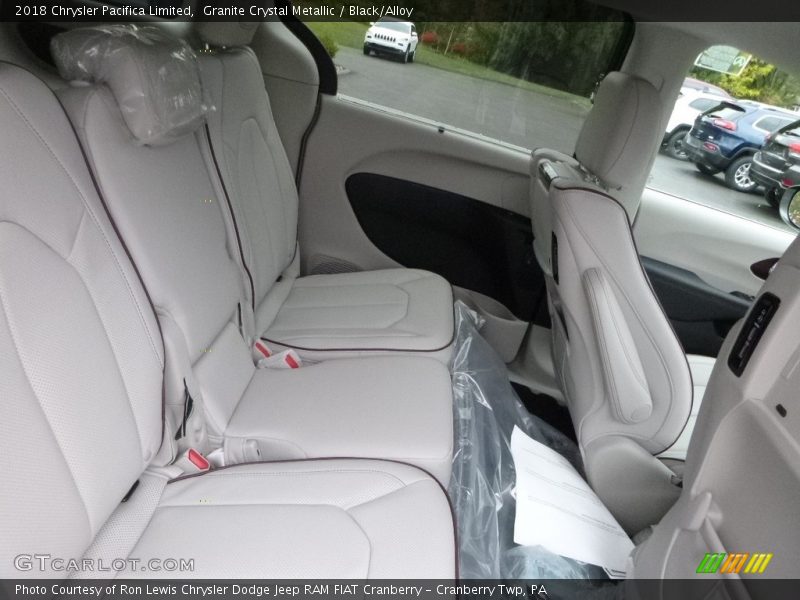Granite Crystal Metallic / Black/Alloy 2018 Chrysler Pacifica Limited