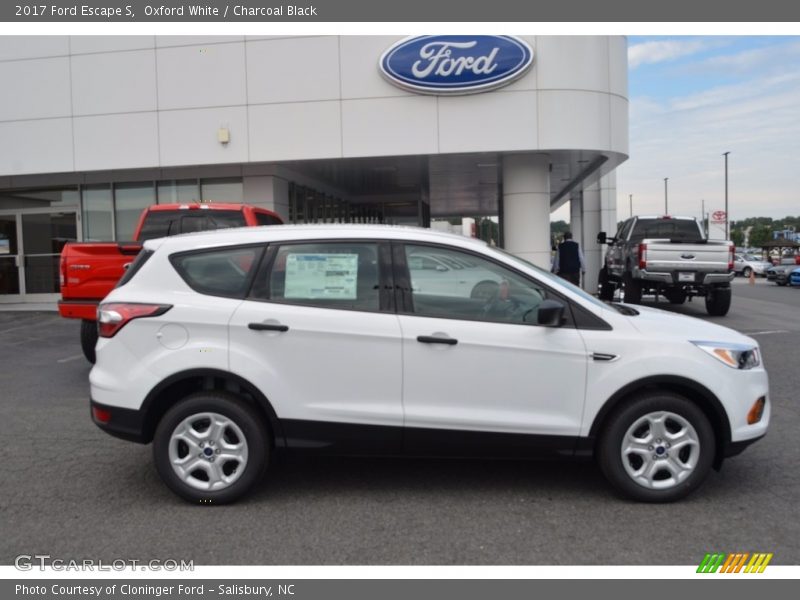 Oxford White / Charcoal Black 2017 Ford Escape S