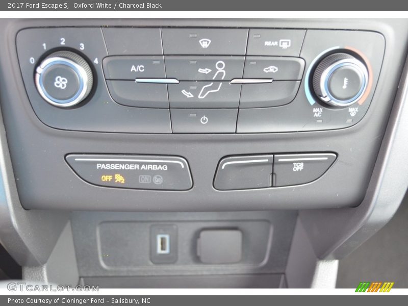 Oxford White / Charcoal Black 2017 Ford Escape S