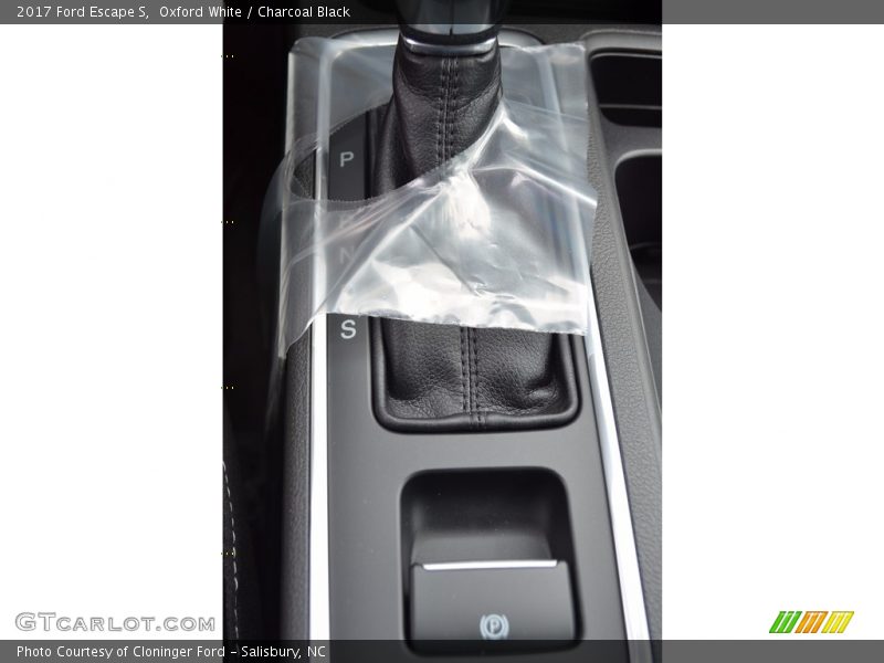 Oxford White / Charcoal Black 2017 Ford Escape S