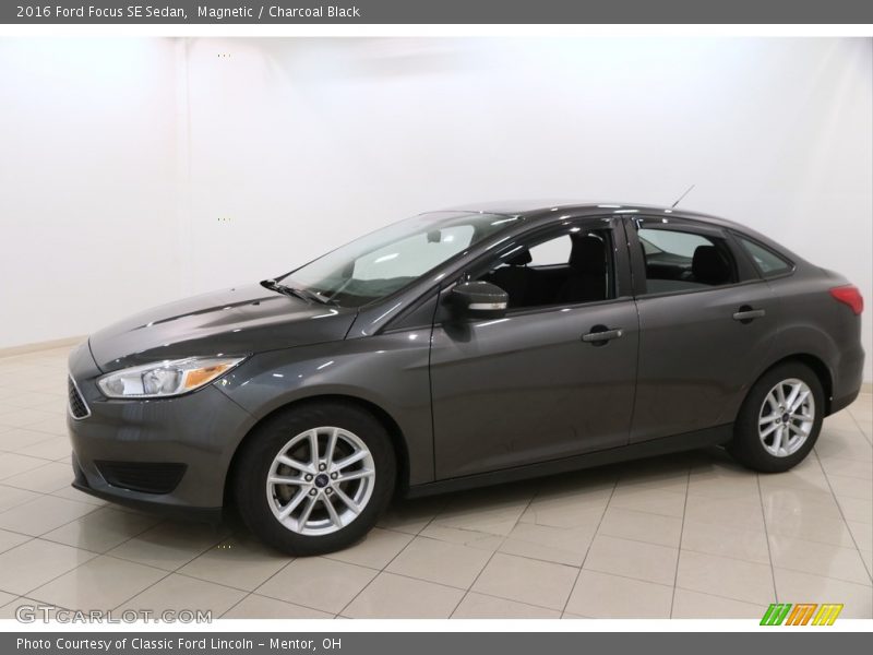 Magnetic / Charcoal Black 2016 Ford Focus SE Sedan