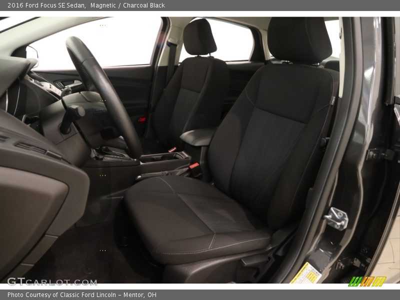 Magnetic / Charcoal Black 2016 Ford Focus SE Sedan