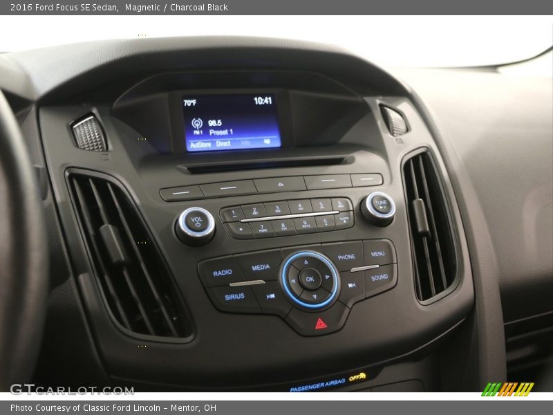 Magnetic / Charcoal Black 2016 Ford Focus SE Sedan