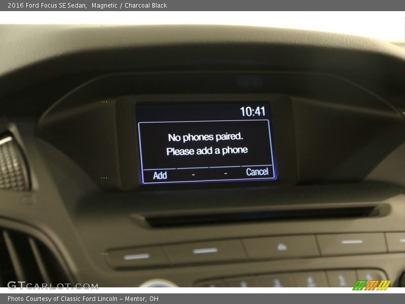 Magnetic / Charcoal Black 2016 Ford Focus SE Sedan