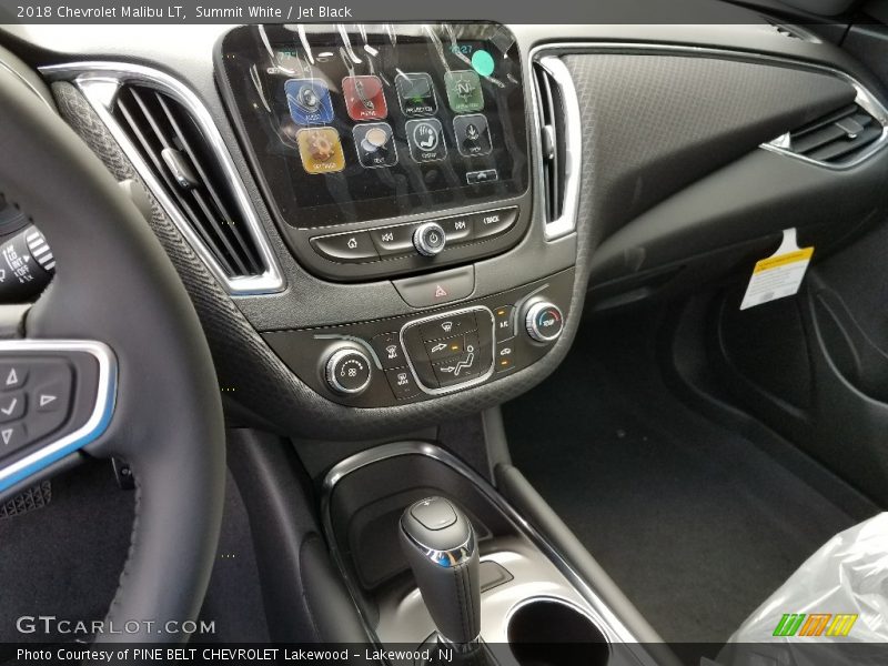 Summit White / Jet Black 2018 Chevrolet Malibu LT