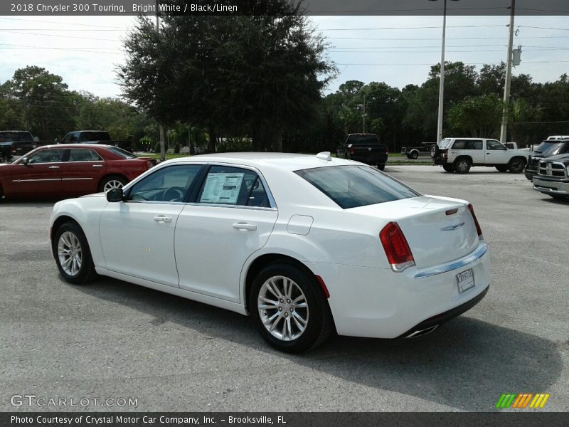 Bright White / Black/Linen 2018 Chrysler 300 Touring