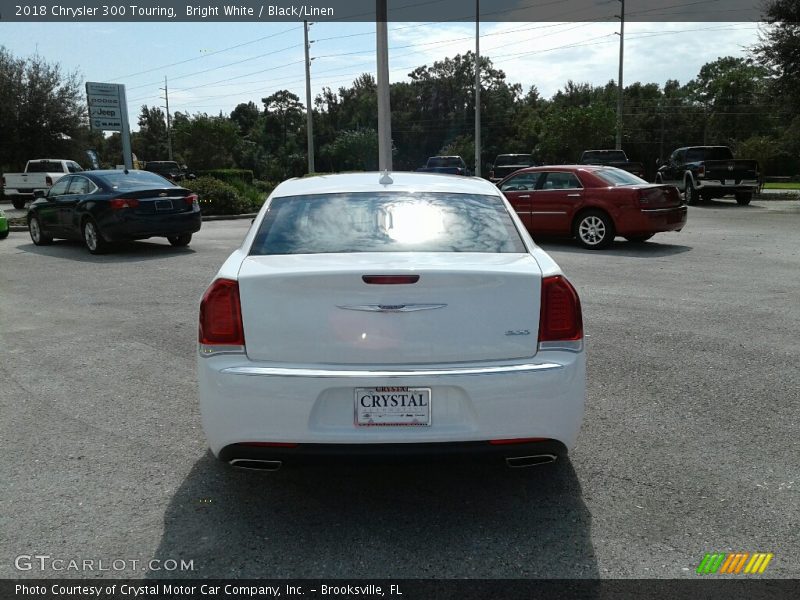 Bright White / Black/Linen 2018 Chrysler 300 Touring