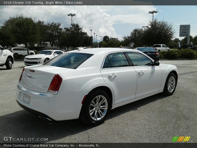 Bright White / Black/Linen 2018 Chrysler 300 Touring