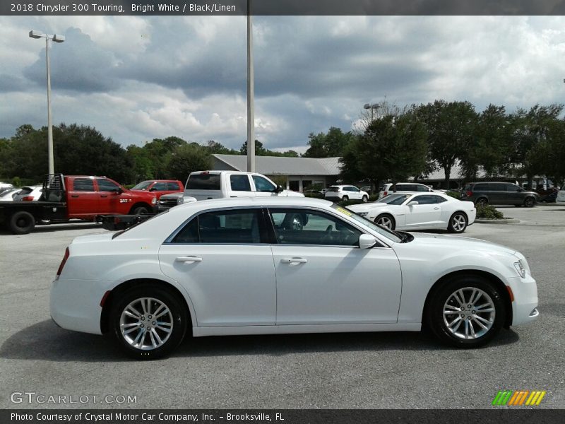 Bright White / Black/Linen 2018 Chrysler 300 Touring