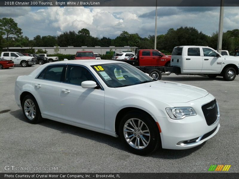 Bright White / Black/Linen 2018 Chrysler 300 Touring