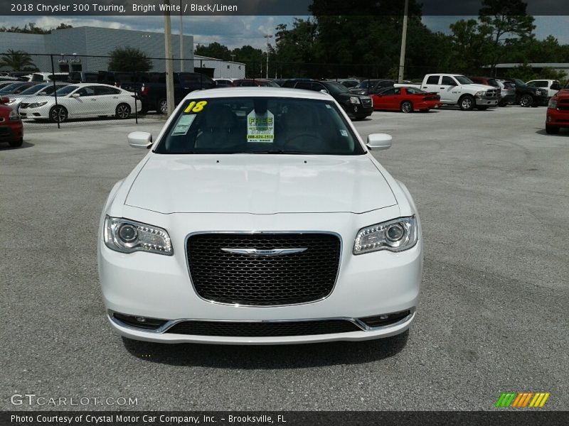 Bright White / Black/Linen 2018 Chrysler 300 Touring