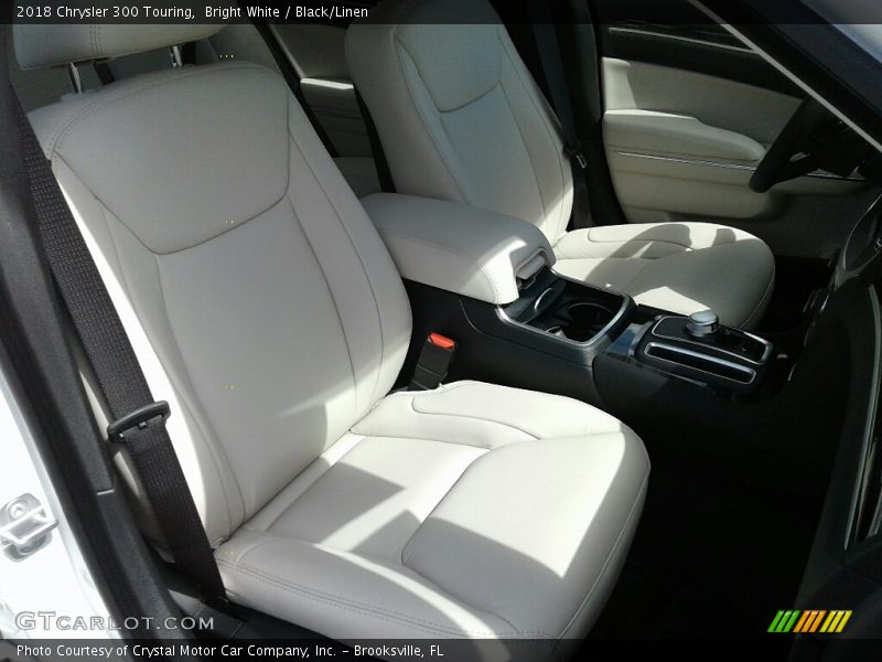 Bright White / Black/Linen 2018 Chrysler 300 Touring