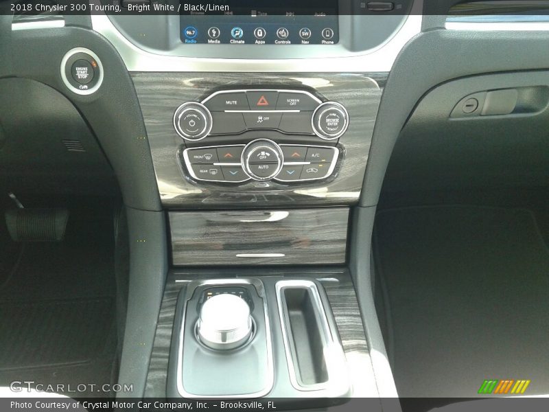 Bright White / Black/Linen 2018 Chrysler 300 Touring