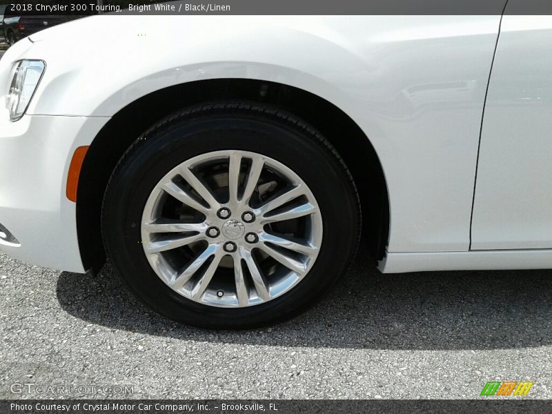 Bright White / Black/Linen 2018 Chrysler 300 Touring