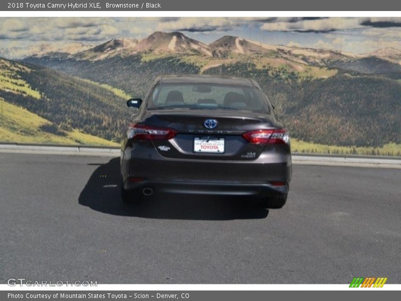 Brownstone / Black 2018 Toyota Camry Hybrid XLE