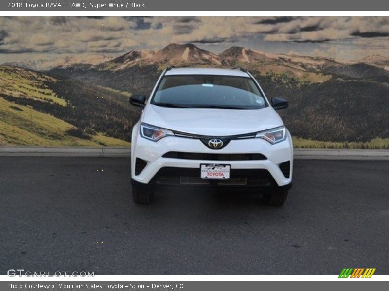 Super White / Black 2018 Toyota RAV4 LE AWD