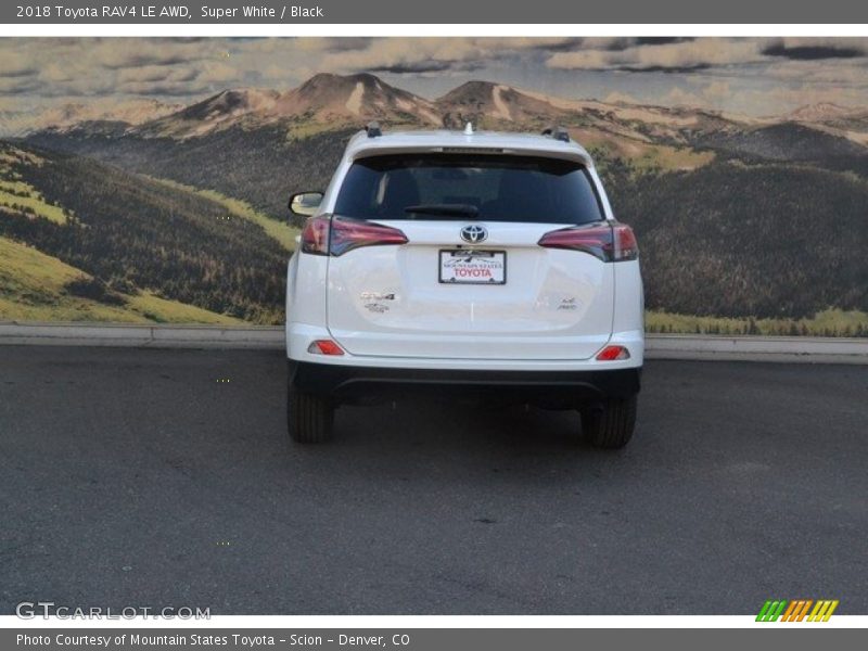 Super White / Black 2018 Toyota RAV4 LE AWD